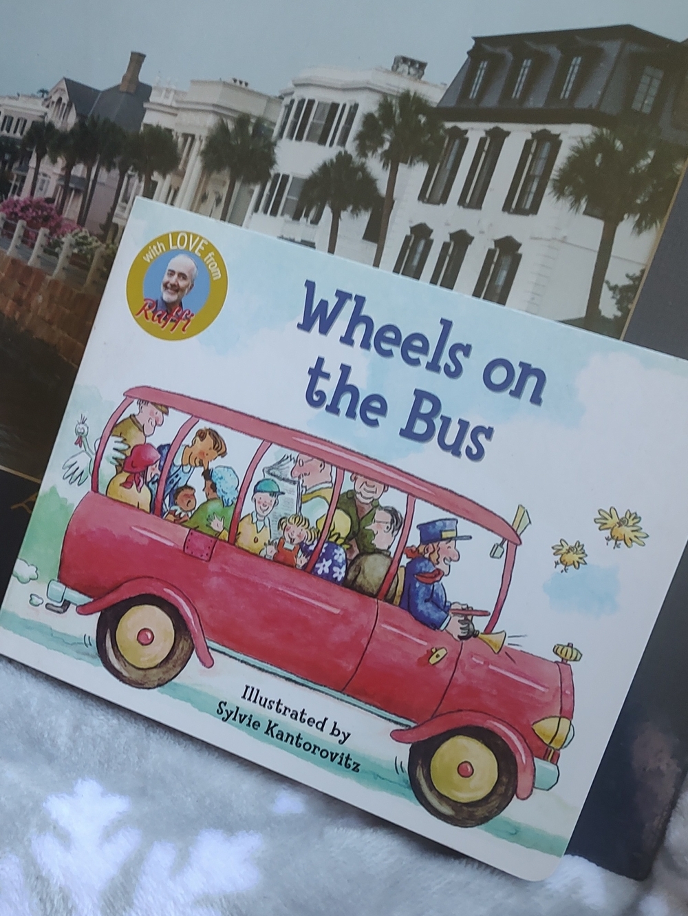 Wheels on the Bus - 📚 2020,.Raffi